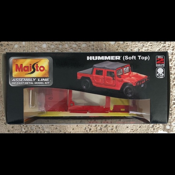 Maisto 1:27 Red Hummer Soft Top NIB  Die Cast Metal Model Kit - Picture 3 of 5